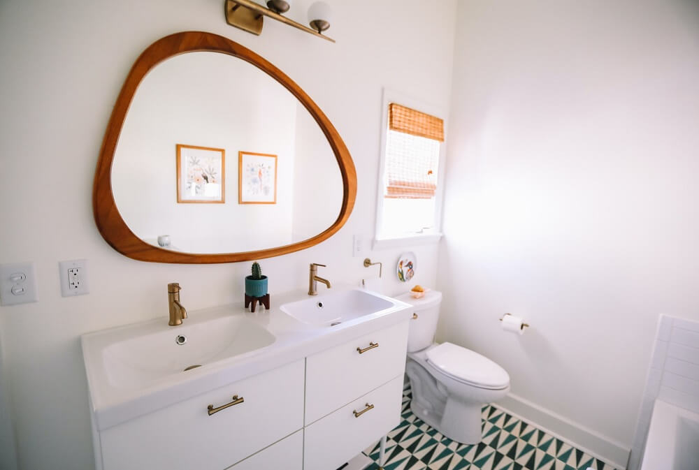 7 Amazing Small Bathroom Wall Décor Ideas | ArtFrill.com
